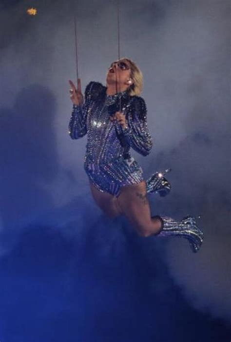 gaga con giacchino atelier versace swarosky al superbowl